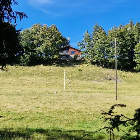 En Pleine Nature Avec Vue Grandiose Court